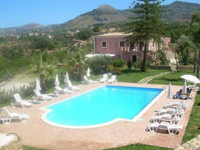 Гостиница Agriturismo Villa Luca  Санта Агата Ди Милителло